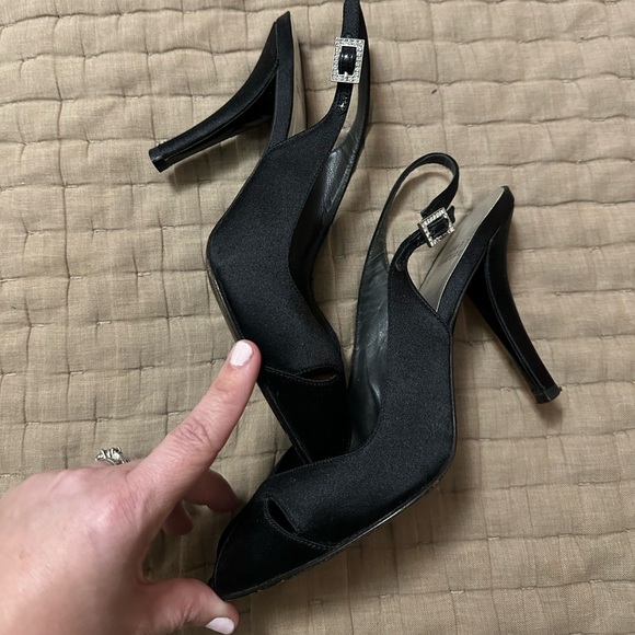 Stuart Weitzman Evening Shoe - Picture 5 of 8